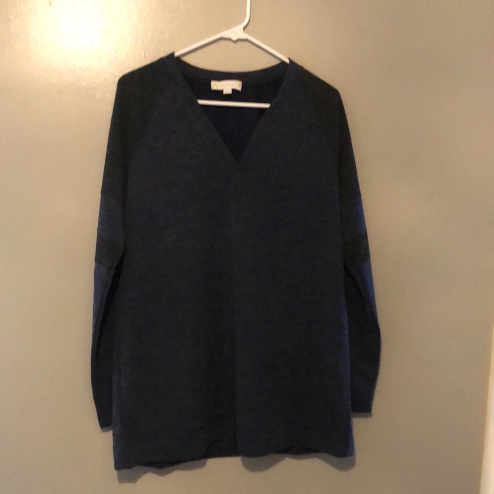 Long sleeved top.  Size L.  Brand: Suzanne Betro.   Color: gray and blue.